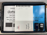 スマートキーは鍵をバッグに入れたままでもドアロックの開閉やエンジンのON・OFFができます。夜間や雨の日も鍵を探さなくて良いので便利です。