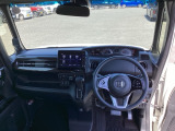 フロントガラスが大きく、ワイドな視界で運転もしやすくなるように設定されています。