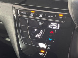 【オートエアコン】一度お好みの温度に設定すれば、車内の温度を検知し風量や温度を自動で調整。暑い&hellip;寒い&hellip;と何度もスイッチ操作をする必要はありません。快適な車内空間には必須の機能ですね♪