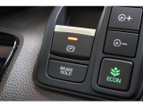 軽い力でスイッチを引くだけでしっかりと駐車可能な電子パーキングブレーキ搭載!