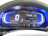 視認性の良いスピードメーターですね。夜も見やすく表示されますので運転が楽しくなります。