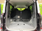 普段のお買い物や通勤、送迎等に十分な荷室スペースを確保しております。セカンドシートを倒すと、大きな荷物の積載も可能です♪