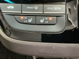 運転席/助手席シートヒーターで寒い日もすぐに温かくなり快適に過ごせます。2段階の温度調整が可能です