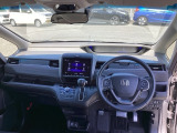 フロントガラスが大きく、ワイドな視界で運転もしやすくなるように設定されています。