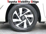 シンプルなデザインの純正ホイールキャップです。落ち着いたデザインですので車体と一体感があります。
