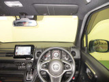 ドライバー目線で、使いやすく安全操作性と良好な視界を実現した運転席です。