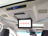 【電動後席モニター】JBLサウンド専用!電動開閉後席フリップダウンモニターです。5.1chサウンド対応、17スピーカーの専用音響システムとなり、人気の装備になります。