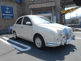 高年式低走行で、綺麗なクリーミーホワイトの車両です。