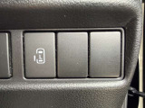 【パワースライドドア】スマートキーや運転席のスイッチでスライドドアの開閉が可能♪電動だから力を入れてドアを開ける必要が無く、小さいお子様でも、重い荷物を持っている時もラクに開け閉めできます♪