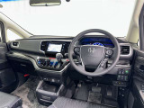 運転席まわりです。 各操作スイッチは使いやすい位置に配置されてます。