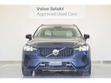 ロードクリアランスの大きなXC60は乗員の着座位置が高く、視界が良好です。また、着座位置の高さは安心感につながり、ストローク量の大きいサスペンションにより悪路でも快適な乗り心地を確保できる利点もあります。
