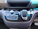 【eコンスイッチ】低燃費運転をサポートするECONモード。スイッチをONすると、エンジンやトランスミッション、A/Cなどを協調制御し、燃費の向上に貢献。エコドライブの効果を高めます。