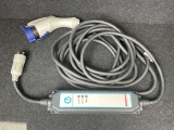 充電ケーブル付属しています。