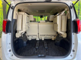 普段のお買い物や通勤、送迎等に十分な荷室スペースを確保しております。セカンドシートを倒すと、大きな荷物の積載も可能です♪