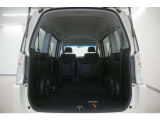 運転にかかわる様々な操作を安全に行えるように視点移動が少なく、操作性に配慮されたスイッチ類が凝縮されたコクピットです。