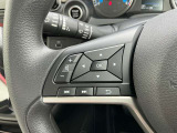 ナビの音量など車両情報を手元で操作できるハンドルスイッチ付き。