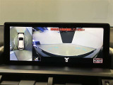 映像で見づらい車両周辺の確認をアシスト。クルマを真上から見ているような映像を表示。 運転席から確認しにくい車両周囲の状況を把握。