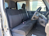 運転席まわりには十分なスペースがあり、大柄な方でもゆったり運転していただける環境です。