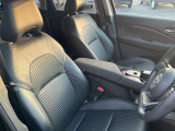 運転席前列シートです。