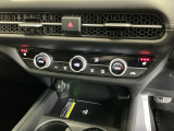 運転席/助手席シートヒーターで寒い日もすぐに温かくなり快適に過ごせます。3段階の温度調整が可能です