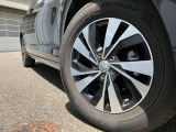 15インチ純正アルミホイールが装着されています。タイヤサイズは185/65R15です