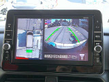 【アラウンドビューモニター】空から見下ろすような視点で、スムースな駐車と安全確認をサポートします。