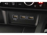 スマートフォンなどの音楽再生が可能なUSB接続ジャック装備車両です♪♪♪