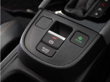 オートブレーキホールド機能付き電子パーキングブレーキ!ブレーキペダルを足から離しても停車状態を保ちます。アクセルを踏めば自動でブレーキが解除され、発進可能!