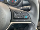 プロパイロットは前を走行するクルマを検知しアクセル、ブレーキをコントロールして車間距離を保つ手助けをしてドライバーの運転負担を軽減します。