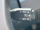 【クルーズコントロール】高速道路もラクラク走行。アクセルを離しても一定速度で走行ができ、長距離運転時の負担を軽減!加速・減速も簡単なスイッチ操作で調整できます。