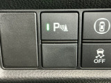 パーキングセンサーシステムは走行中に障害物が迫ると音と表示でお知らせ、低速走行時時の安心感を高めます
