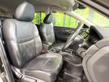 運転席まわりには十分なスペースがあり、大柄な方でもゆったり運転していただける環境です。