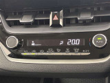 オートエアコンは温度を設定するだけで、自動で風量などを設定してくれます。運転しながら操作も必要ないので、安全性も向上します。