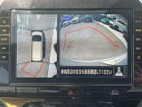 アラウンドビューモニターです。上空からお車の周りを見る感覚で表示されますので、車庫入れも簡単