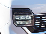 【ヘッドライト】省電力で長寿命の明るく運転しやすいLEDヘッドランプです。明るく照らすので暗い夜道からお客様を守ってくれます。