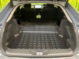 【パワーバックドア】スマートキーや運転席のボタンを押すだけでリアゲートが自動で開閉します!荷物を持っている時や、高い位置にあるバックドアを閉める際に便利な機能です♪