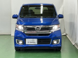ディスチャージヘッドライト【HID】を装備していますのでとても明るく、夜間の走行や雨の日も安全・安心です。オートライトコントロール付きで周囲の明るさに応じて自動で点灯・消灯します。