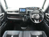 ◆視界広々で非常に運転しやすくロングドライブでも疲れを感じさせないすっきりとまとまったインパネ周りです。