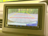 【バックカメラ】駐車時に後方がリアルタイム映像で確認できます。大型商業施設や立体駐車場での駐車時や、夜間のバック時に大活躍!運転スキルに関わらず、今や必須となった装備のひとつです!