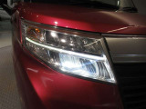 LEDヘッドライトです。デザイン性がよくとても明るいので、夜間の走行や悪天候でも安心です。しかも長寿命!