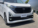 夜間走行の様々な局面に向けて、LEDヘッドランプで視認性をしっかり確保☆ハロゲンヘッドランプのおおよそ2倍の光量で、広範囲に明るくドライバーをサポートしてくれます。