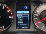 車線からのはみ出しをお知らせするレーンディパーチャーアラートを搭載しています。
