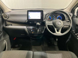 【運転席・助手席転席】運転席の足もともゆったりで長距離ドライブでも快適に★