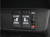 ◆両側電動スライドドア◆狭い駐車場でも乗り降りが楽々♪お子様が隣の車にドアを当ててしまう心配もございません!小さなお子様連れの方もこれで安心。