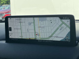 お手元のスマートフォンと接続して頂く事で使用可能な「AppleCarPlay/AndroidAuto」電話の応答は勿論、メッセージの受信やLINE、音楽接続からナビアプリの使用まで幅広く活躍致します。