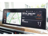 高精細ワイド・ディスプレイ: 視認性に優れた大型タッチパネルを採用。ナビゲーションだけでなく、エンターテインメント機能も鮮明に表示します。