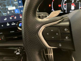 オーディオや運転支援機能などを手元で操作できるステアリングスイッチ。操作時の視線移動が少なく、安全にも貢献します。