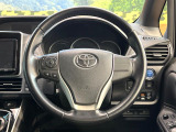 インテリアに合わせたデザインのステアリングは、運転される方のことも考え、運転しやすい形状、大きさです。是非一度、実際に触ってお確かめください。