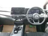操作しやすい運転席廻り!操作パネルも使いやすい!!ドライブが楽しくなります!