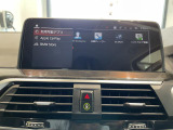 【アップルカープレイ】iPhoneがBMW車両とワイヤレスで接続されます。Apple CarPlayでは、オーディオストリーミングやメッセージングアプリがディスプレイに表示されます。